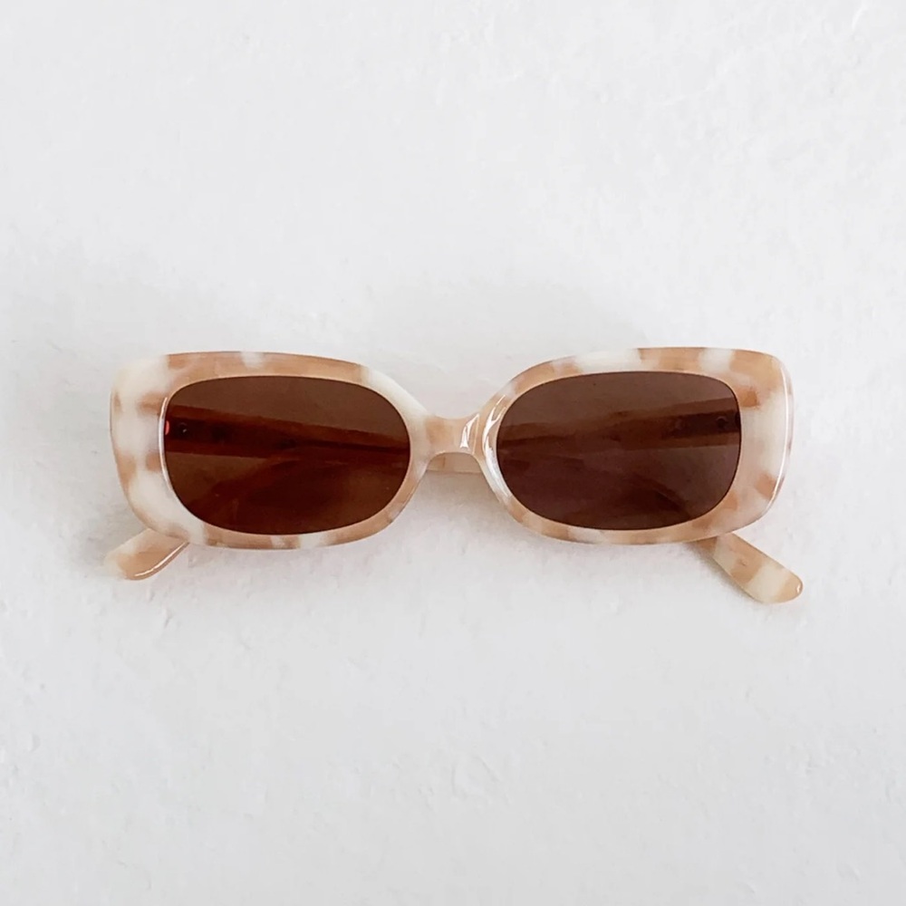 Velvet Canyon ZOU BISOU; Cream Tort